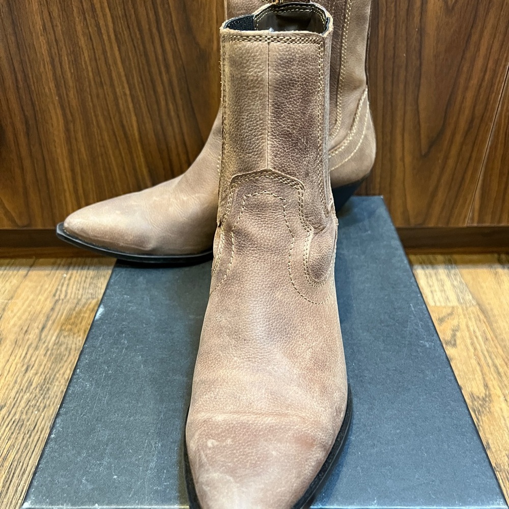Zara Brown Heeled Boots with Streamlined Silhouette